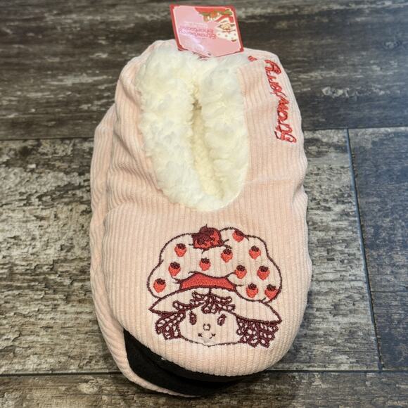Strawberry Shortcake Slipper Socks Womens Small‎ Medium Fuzzy Babba Cozy Plush - Picture 1 of 7